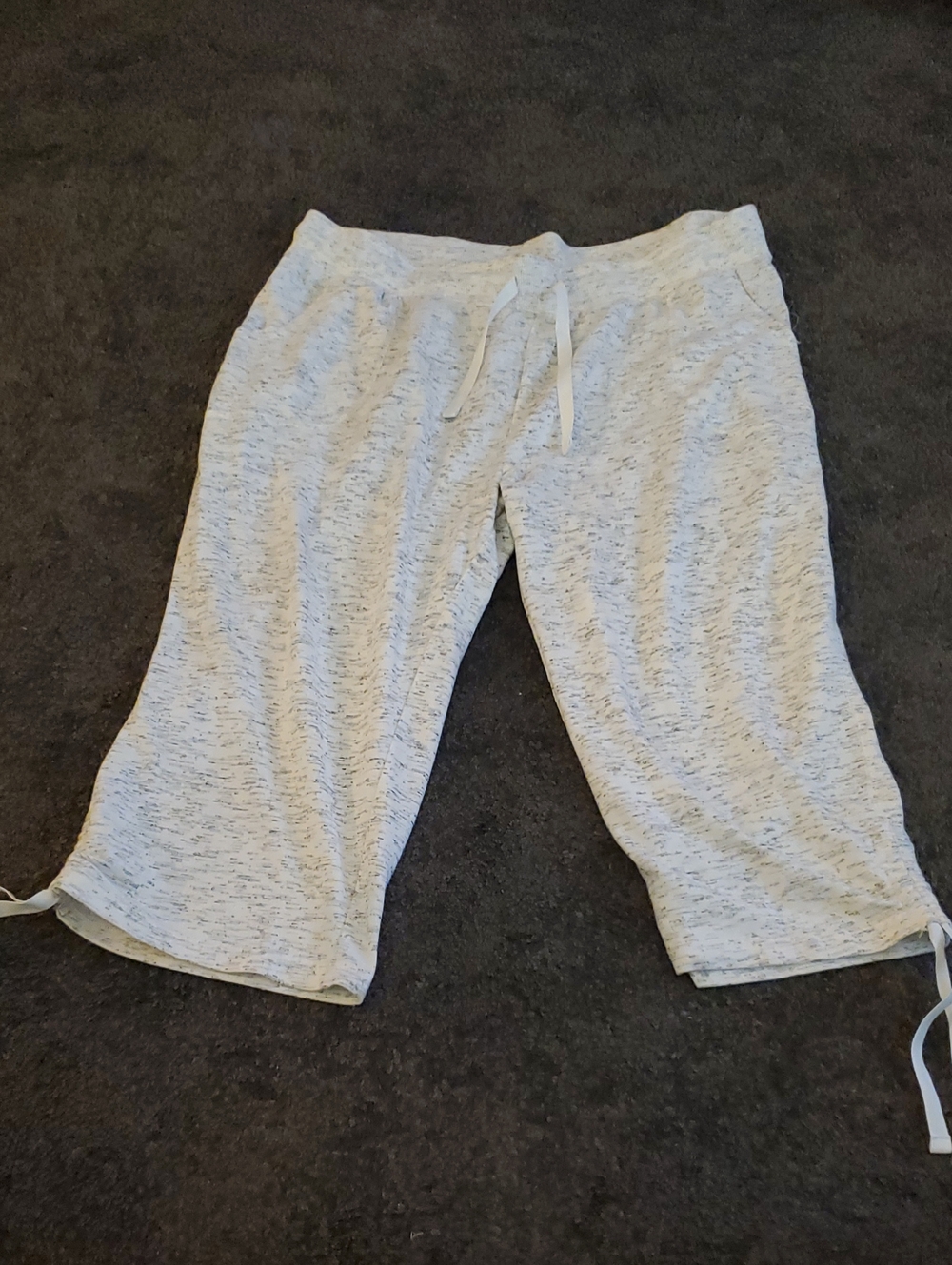 Bobbie Brooks Heather Light Gray Capri Lounge Pants